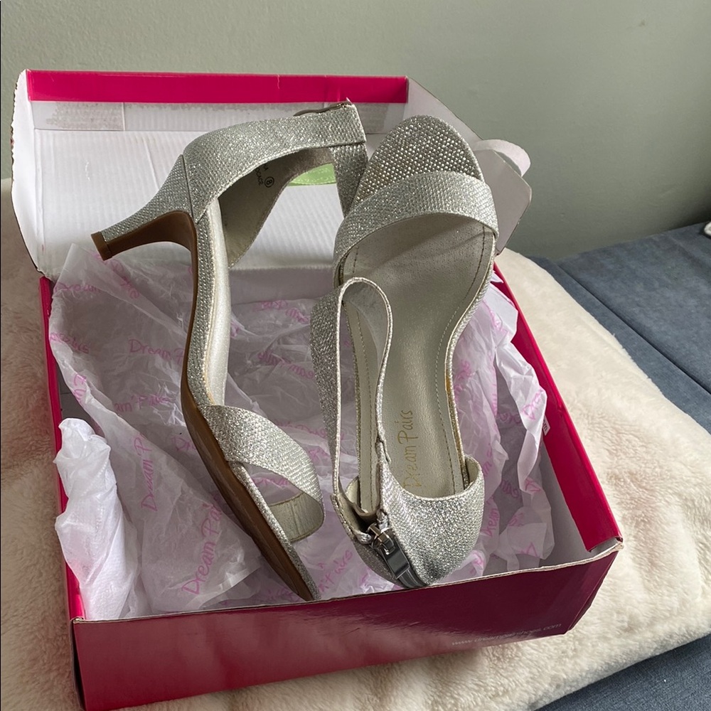 Dream Pairs Silver Classic Heels